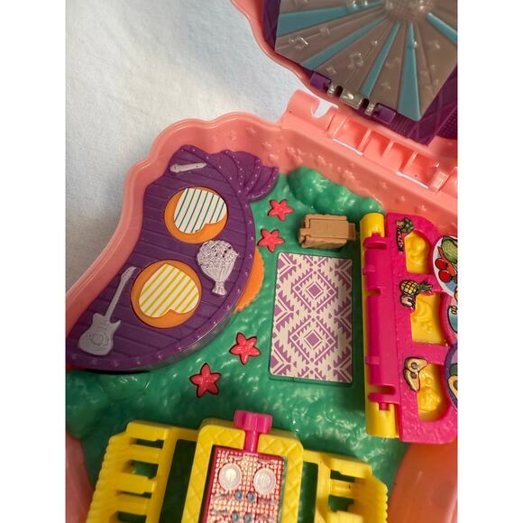 Polly Pocket Llama Music Party Compact Toy 2 Micro Dolls and Animals - Picture 6 of 10
